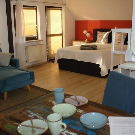 Zu Den Grauen Ziegenboecken Appartement Serba Buitenkant foto